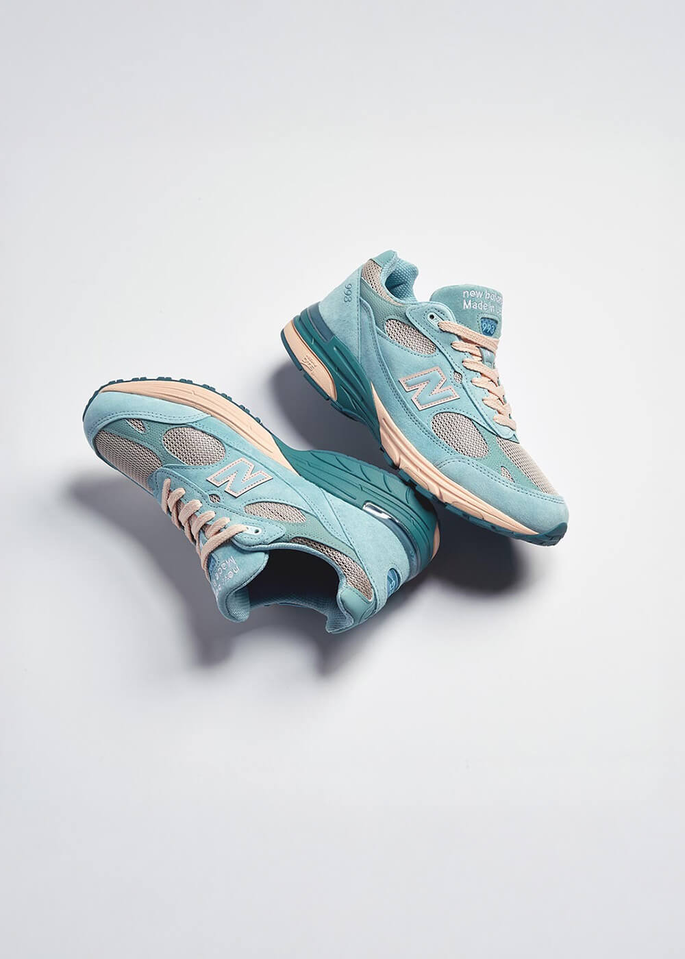 New Balance – Silhouette Sneakers & Art
